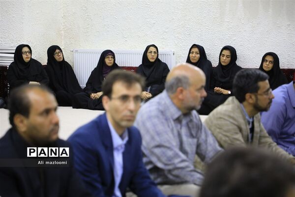 دیدار مدیرکل و جمعی از کارکنان سازمان فنی و حرفه‌ای خراسان جنوبی با حجت الاسلام و المسلمین حاج آقای عبادی