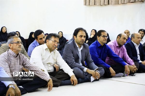 دیدار مدیرکل و جمعی از کارکنان سازمان فنی و حرفه‌ای خراسان جنوبی با حجت الاسلام و المسلمین حاج آقای عبادی