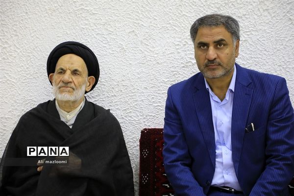 دیدار مدیرکل و جمعی از کارکنان سازمان فنی و حرفه‌ای خراسان جنوبی با حجت الاسلام و المسلمین حاج آقای عبادی