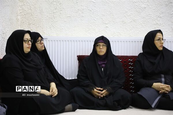 دیدار مدیرکل و جمعی از کارکنان سازمان فنی و حرفه‌ای خراسان جنوبی با حجت الاسلام و المسلمین حاج آقای عبادی
