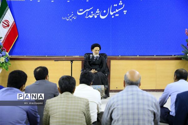 دیدار مدیرکل و جمعی از کارکنان سازمان فنی و حرفه‌ای خراسان جنوبی با حجت الاسلام و المسلمین حاج آقای عبادی