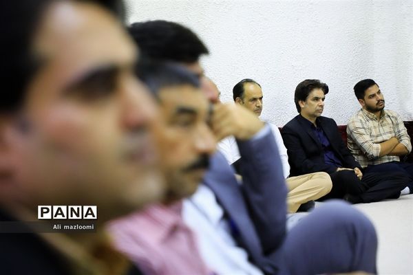 دیدار مدیرکل و جمعی از کارکنان سازمان فنی و حرفه‌ای خراسان جنوبی با حجت الاسلام و المسلمین حاج آقای عبادی