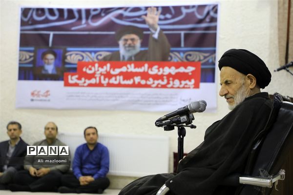 دیدار مدیرکل و جمعی از کارکنان سازمان فنی و حرفه‌ای خراسان جنوبی با حجت الاسلام و المسلمین حاج آقای عبادی