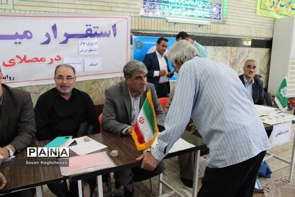 برپایی میز خدمت ادارات در نماز جمعه اسلامشهر