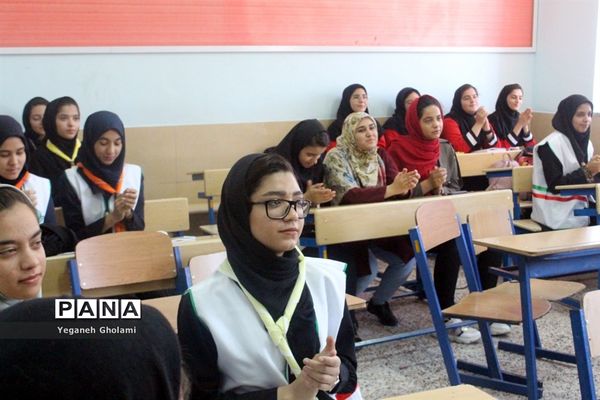 بازدید مدیر سازمان دانش‌آموزی استان از پایگاه‌های اوقات فراغت پیشتازان دختر