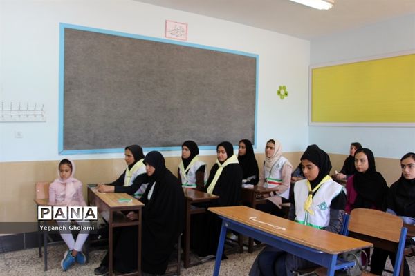 بازدید مدیر سازمان دانش‌آموزی استان از پایگاه‌های اوقات فراغت پیشتازان دختر