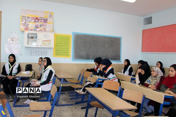 بازدید مدیر سازمان دانش‌آموزی استان از پایگاه‌های اوقات فراغت پیشتازان دختر