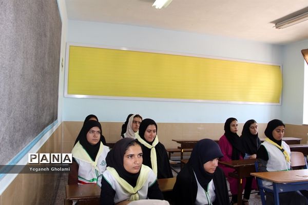 بازدید مدیر سازمان دانش‌آموزی استان از پایگاه‌های اوقات فراغت پیشتازان دختر