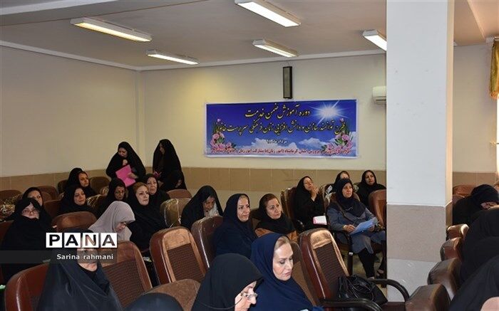 بانوان فرهنگی سرپرست خانوار مرکز ثقل تربیت خانواده هستند