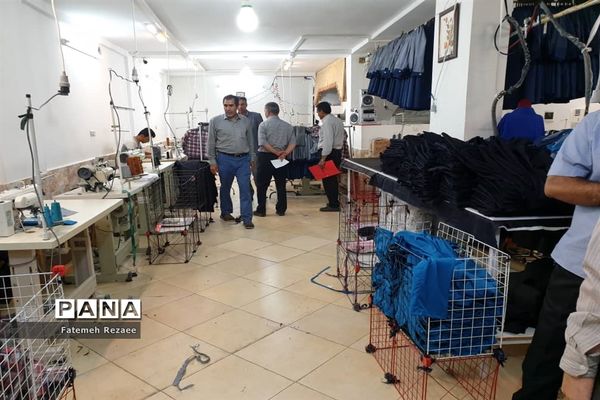 بازدید تیم نظارت تخصصی از تولیدی‌های لباس فرم مدارس