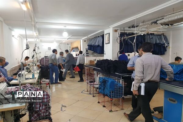 بازدید تیم نظارت تخصصی از تولیدی‌های لباس فرم مدارس