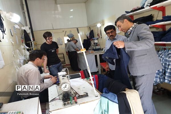 بازدید تیم نظارت تخصصی از تولیدی‌های لباس فرم مدارس