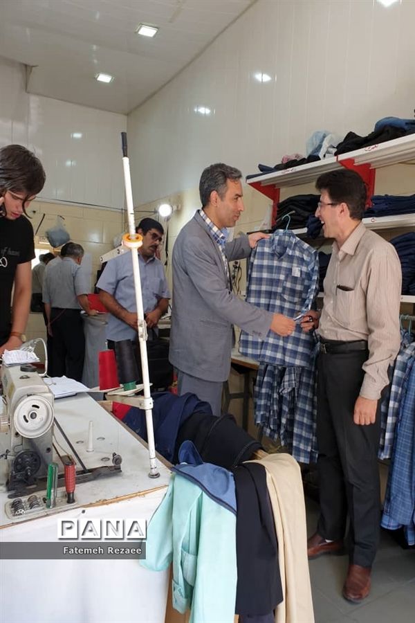 بازدید تیم نظارت تخصصی از تولیدی‌های لباس فرم مدارس