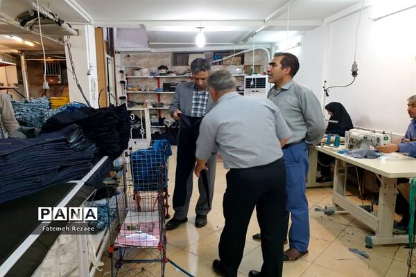 بازدید تیم نظارت تخصصی از تولیدی‌های لباس فرم مدارس