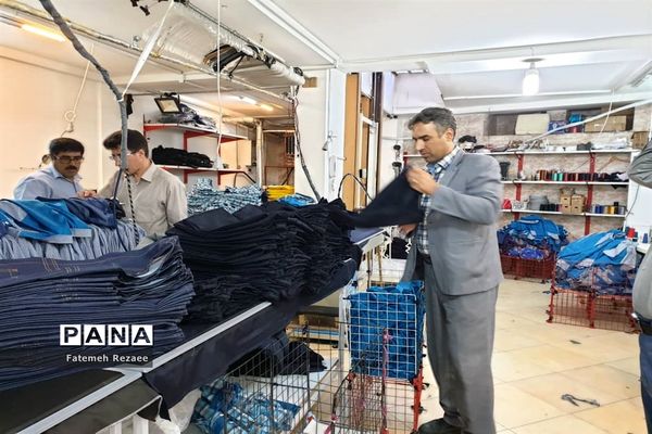 بازدید تیم نظارت تخصصی از تولیدی‌های لباس فرم مدارس