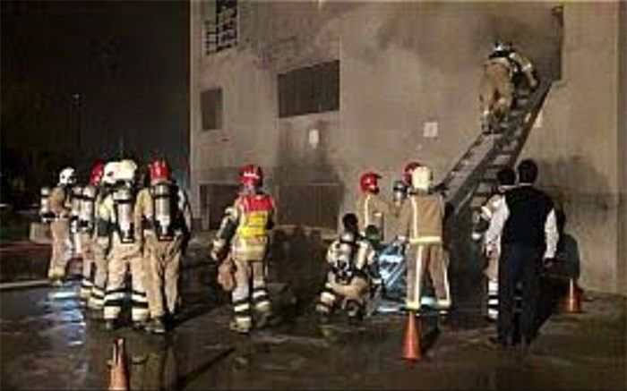 آتش سوزی در برج ۱۲ طبقه و عملیات نجات ۵ محبوس در آسانسور