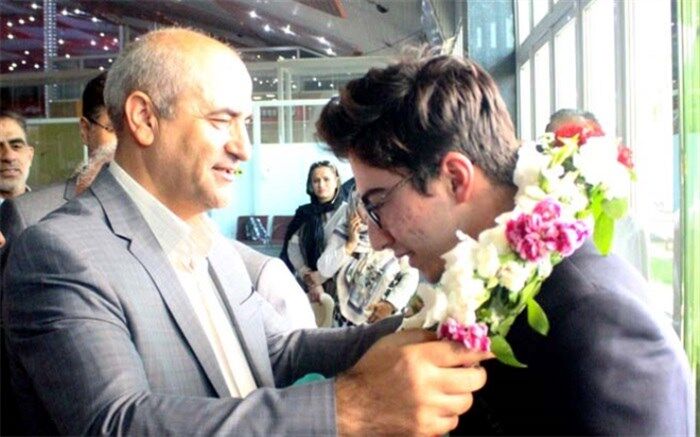 مراسم استقبال از دانش آموز آذربایجان شرقی مدال آور عرصه المپیاد جهانی شیمی