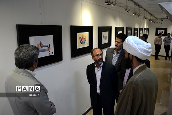 افتتاح نمایشگاه کاریکاتور(آسوده باش من ملکه‌ام) و (ملکه کشتی ربا)