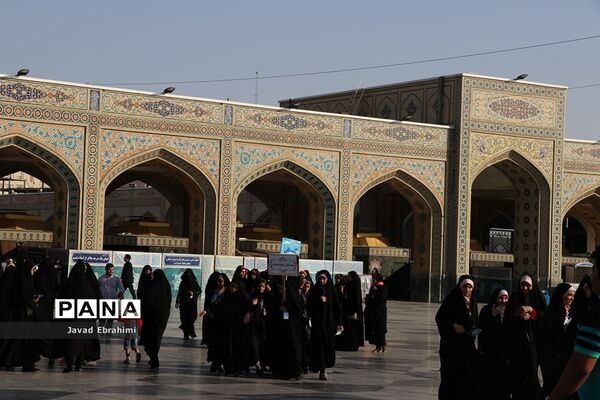 زیارت  جمعی دانش‌آموزان دختر قرآنی سراسر کشوردر حرم مطهر رضوی