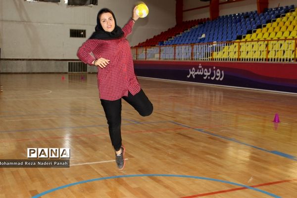 کلاس تخصصی داوری بانوان بازی‌های بومی محلی استان بوشهر