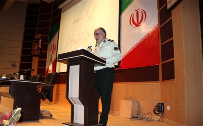 فرمانده انتظامی ویژه غرب استان تهران :شعار نوکری مردم در عمل به خواسته های آنهااست، نه حضوردر دفاتر دربسته