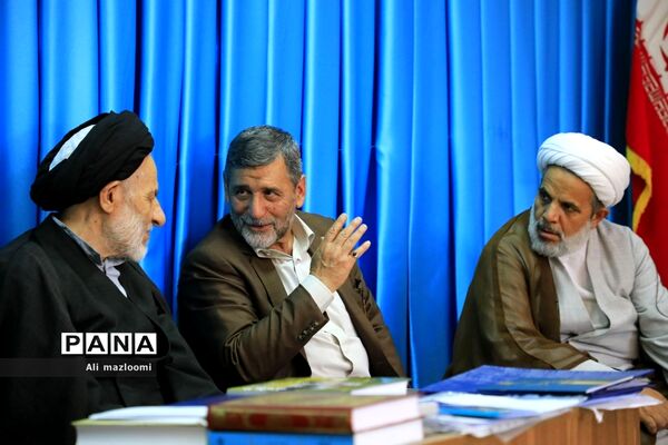 نشست تبیین مسائل جاری انقلاب اسلامی با سخنرانی صفار هرندی