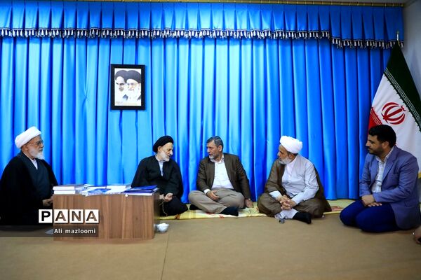 نشست تبیین مسائل جاری انقلاب اسلامی با سخنرانی صفار هرندی