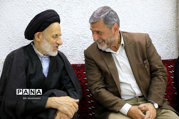 نشست تبیین مسائل جاری انقلاب اسلامی با سخنرانی صفار هرندی