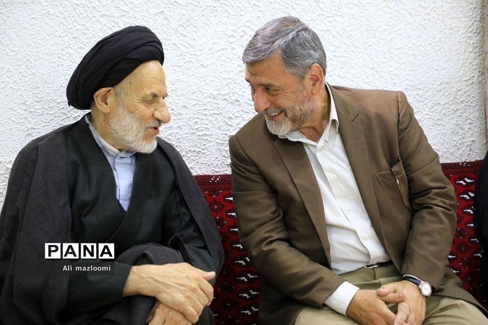 نشست تبیین مسائل جاری انقلاب اسلامی با سخنرانی صفار هرندی