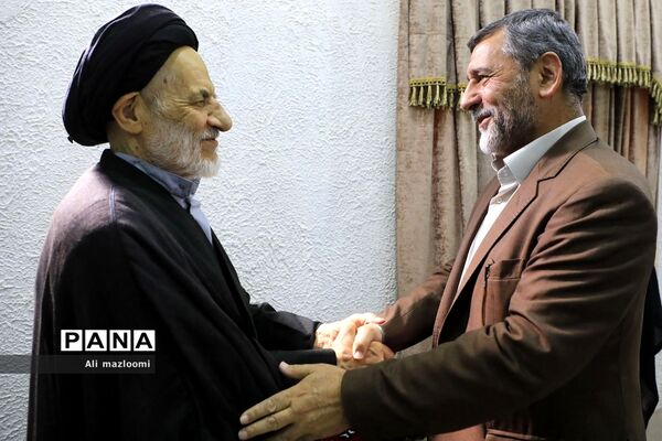 نشست تبیین مسائل جاری انقلاب اسلامی با سخنرانی صفار هرندی