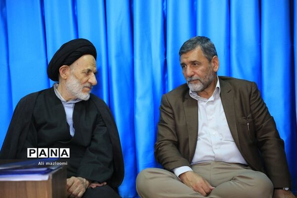 نشست تبیین مسائل جاری انقلاب اسلامی با سخنرانی صفار هرندی