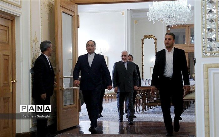 پیدا و پنهان اولین نشست خبری آقای دیپلمات؛ «ننویسید ظریف عصبانی بود»