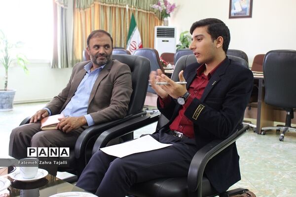 اهدای حکم مشاور مدیرکل آموزش و پرورش برای 2 نماینده مجلس دانش‌آموزی در استان سمنان
