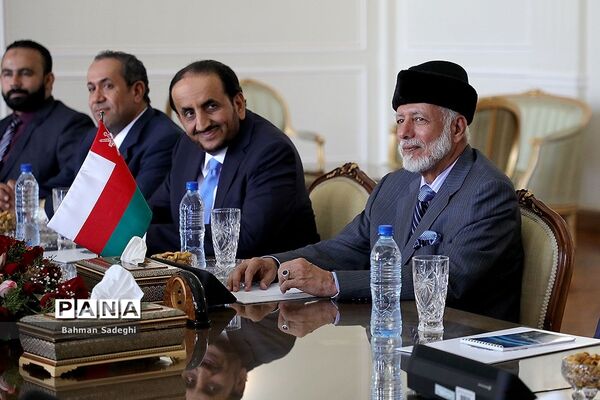 دیدار وزیر امورخارجه عمان با محمدجواد ظریف
