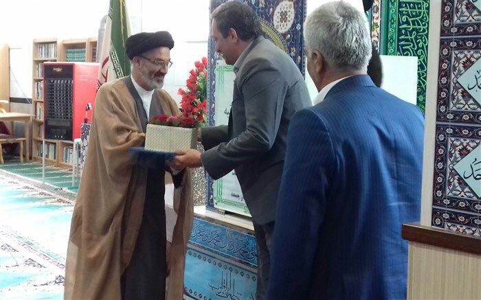 تقدیر از زحمات امام جمعه فیروزکوه