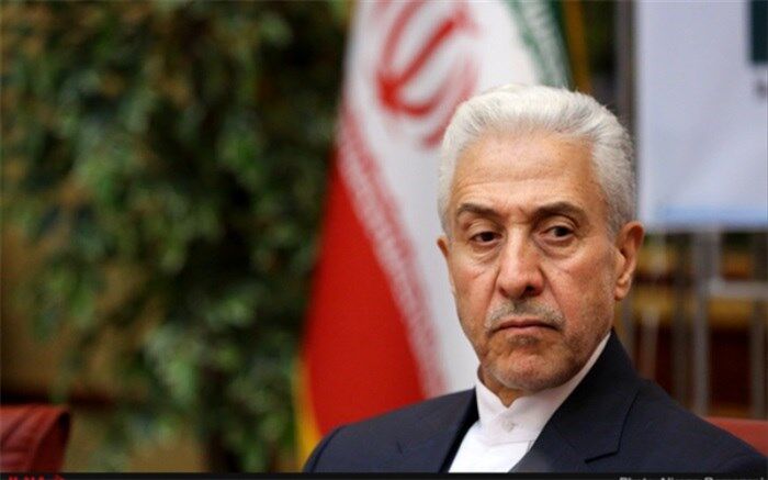 فارغ‌التحصیلان متقاضی خروج از کشور باید هزینه آزاد کردن مدرک خود را بپردازند
