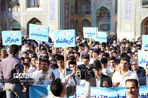 زیارت دسته جمعی دانش‌آموزان قرآنی سراسر کشور در حرم مطهر رضوی