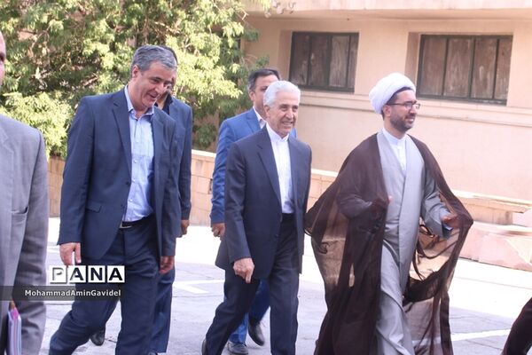 افتتاح ساختمان مرکزی حراست وآشپزخانه صنعتی دانشگاه با حضور وزیر علوم