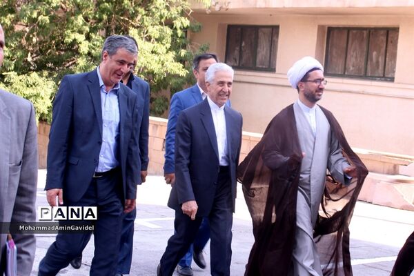 افتتاح ساختمان مرکزی حراست وآشپزخانه صنعتی دانشگاه با حضور وزیر علوم
