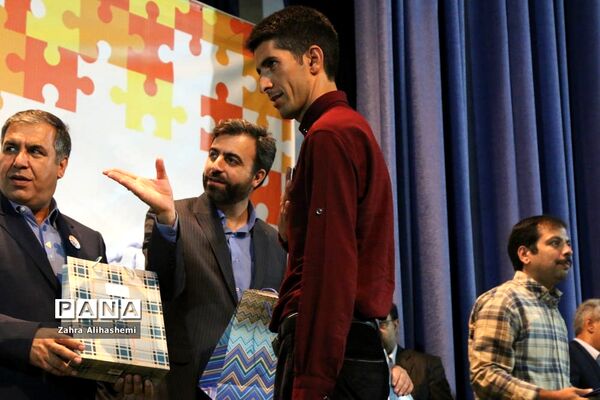 آئین اختتامیه طرح مشارکت اجتماعی دانش آموزان شهر تهران در پیشگیری از آسیب‌های اجتماعی