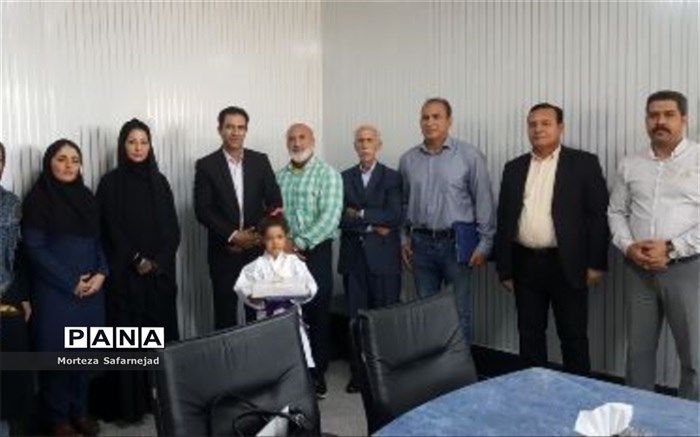 تجلیل  از کاراته کای برجسته شهرستان ملارد