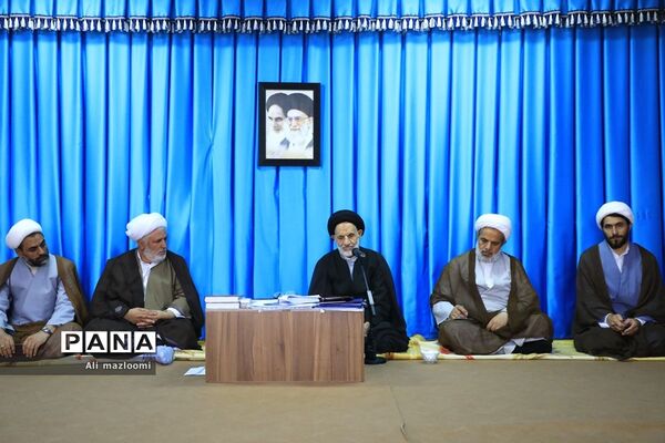 دیدار اعضای شورای جامع تبلیغ خراسان جنوبی با حجت الاسلام و المسلمین عبادی نماینده ولی فقیه در خراسان جنوبی