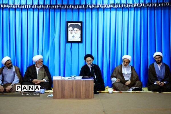 دیدار اعضای شورای جامع تبلیغ خراسان جنوبی با حجت الاسلام و المسلمین عبادی نماینده ولی فقیه در خراسان جنوبی