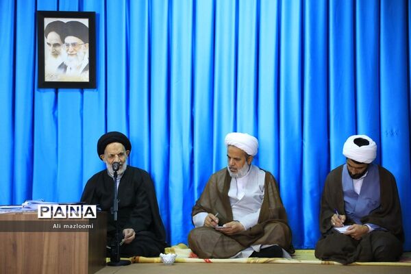 دیدار اعضای شورای جامع تبلیغ خراسان جنوبی با حجت الاسلام و المسلمین عبادی نماینده ولی فقیه در خراسان جنوبی