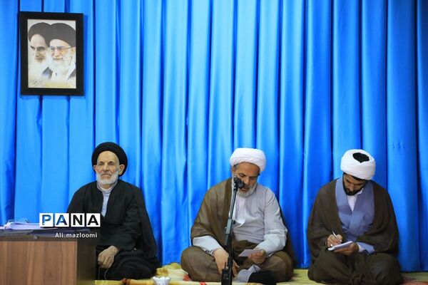 دیدار اعضای شورای جامع تبلیغ خراسان جنوبی با حجت الاسلام و المسلمین عبادی نماینده ولی فقیه در خراسان جنوبی