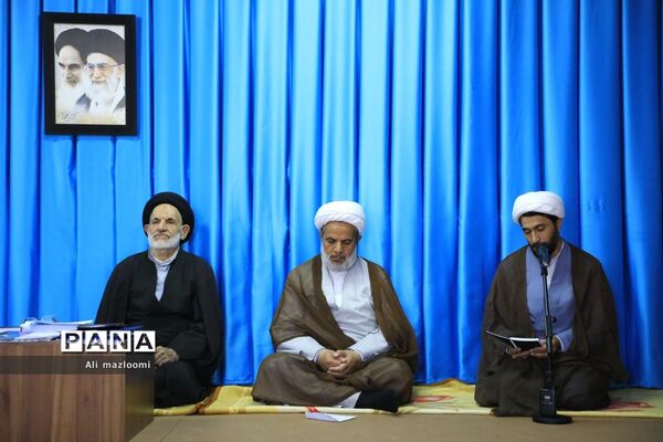 دیدار اعضای شورای جامع تبلیغ خراسان جنوبی با حجت الاسلام و المسلمین عبادی نماینده ولی فقیه در خراسان جنوبی