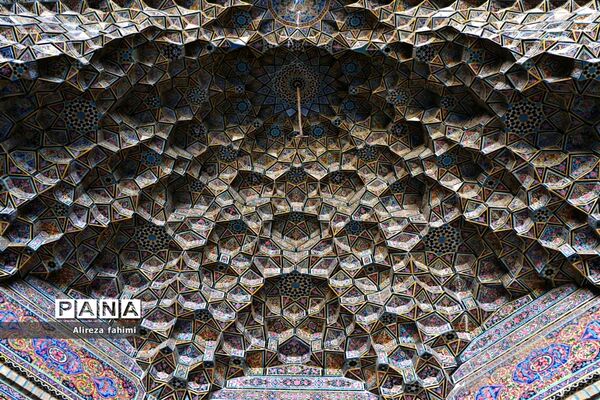 نصیرالملک؛ مسجدی از نور و رنگ
