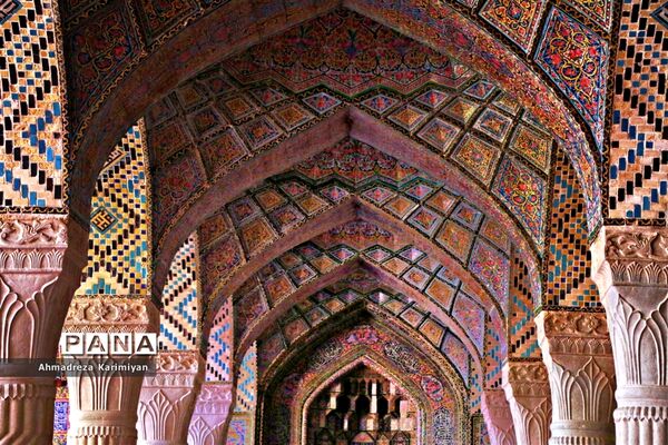 نصیرالملک؛ مسجدی از نور و رنگ