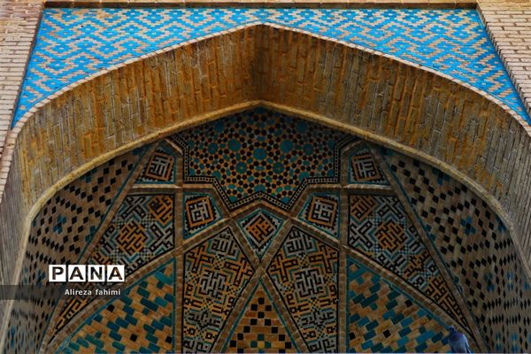 نصیرالملک؛ مسجدی از نور و رنگ