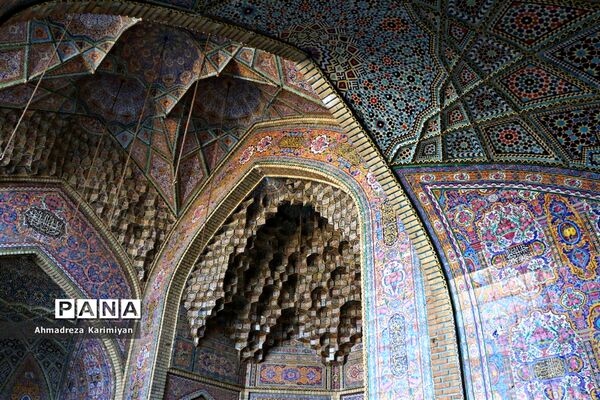 نصیرالملک؛ مسجدی از نور و رنگ